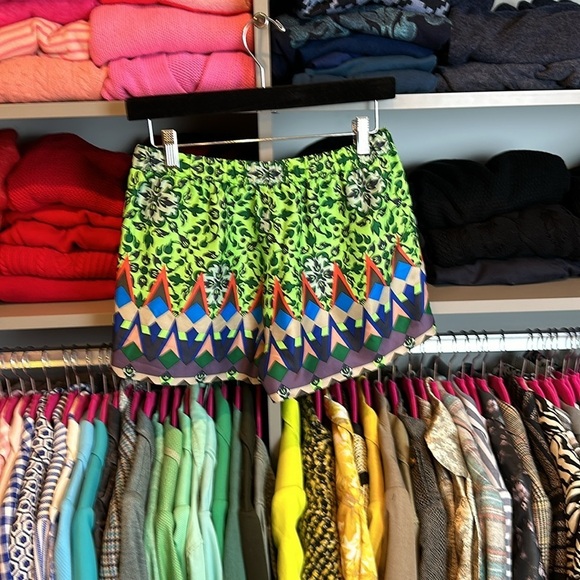 J Crew green/multicolored print 100% silk 3” shorts size 0 - Picture 3 of 3